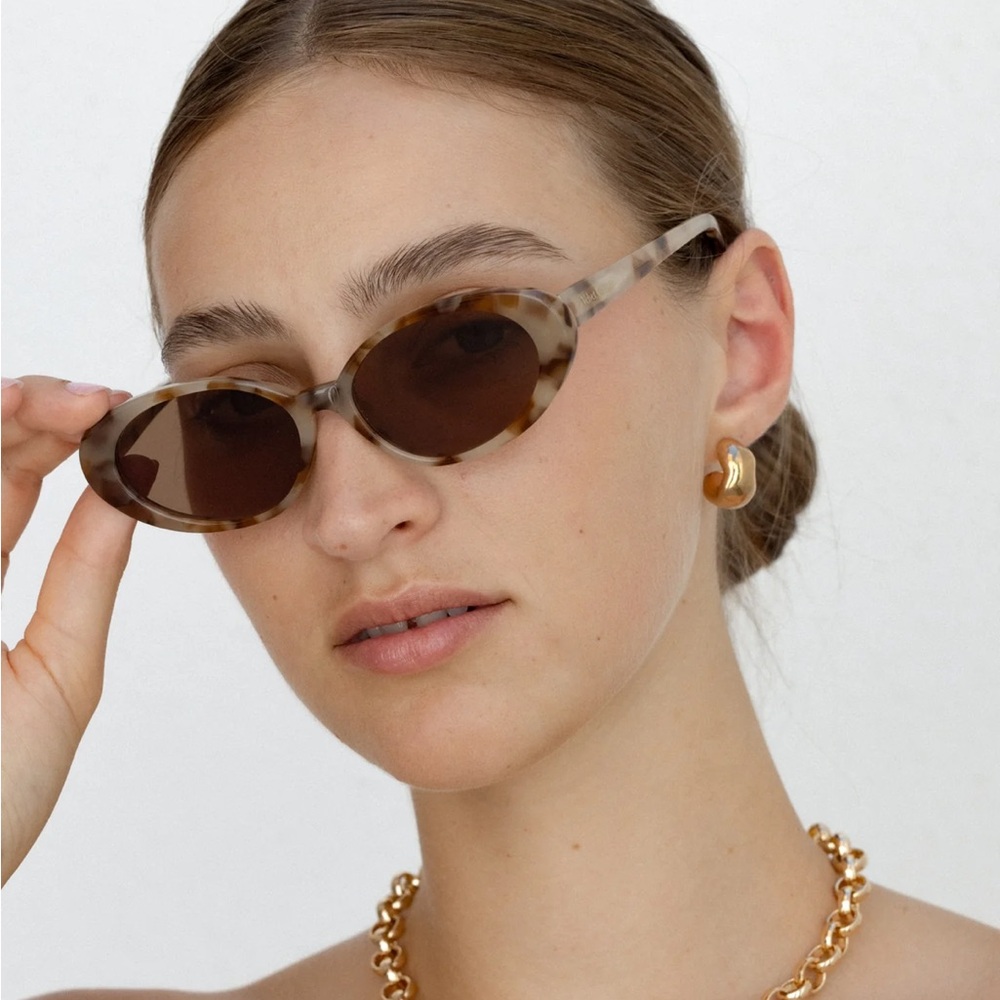 Velvet Canon “The Poet” in Caramel Tort Sunglasses NEW